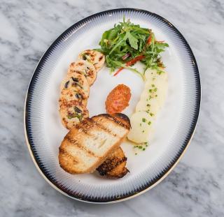 Fattoush : la salade syrienne au pain grillé et sumac